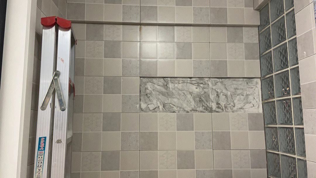 阳台墙面瓷砖掉了咋办(阳台墙面瓷砖掉了咋办视频) 阳台墙面瓷砖掉了咋办(阳台墙面瓷砖掉了咋办视频)